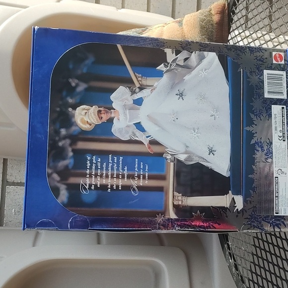 Cinderella Barbie Doll,1996 - Picture 7 of 9